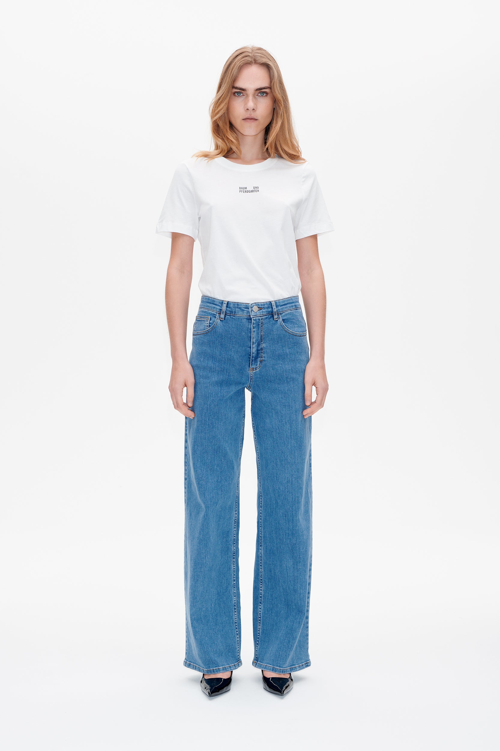 23443_7102_Lookfront.jpg mediefil