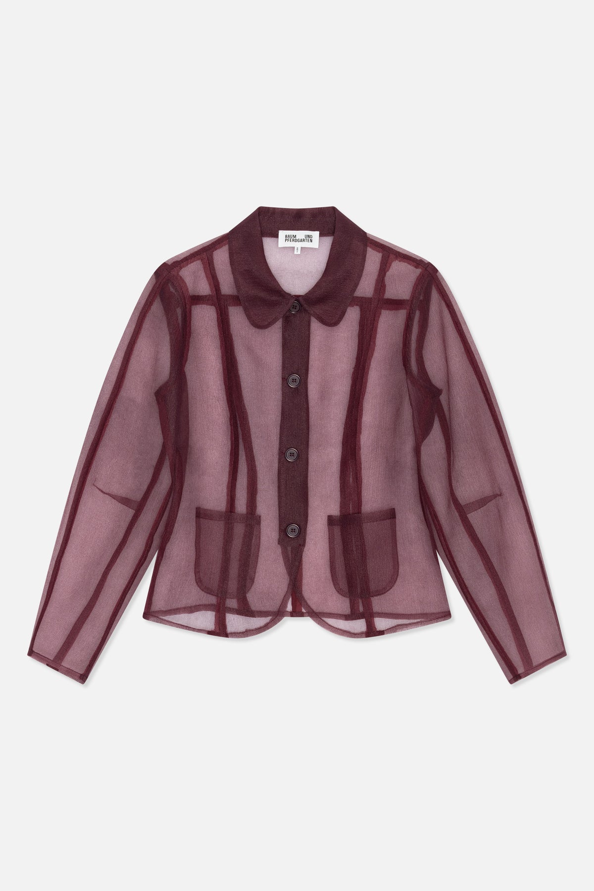 Forfra: en let gennemsigtig mauve skjorte med knapper, mørke bordeaux striber i gittermønster, afrundet krave, lange ærmer og to påsyede lommer.