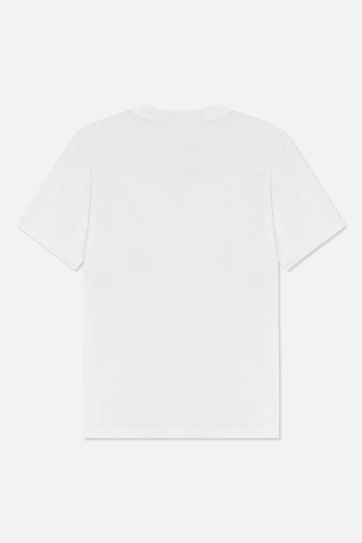 Bagfra: ensfarvet hvid kortærmet t-shirt med rund hals.